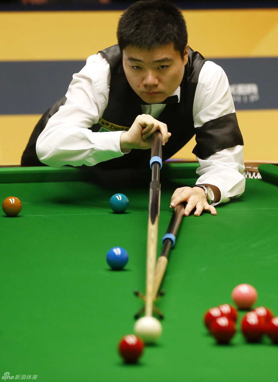 球队在争夺 球队在争夺